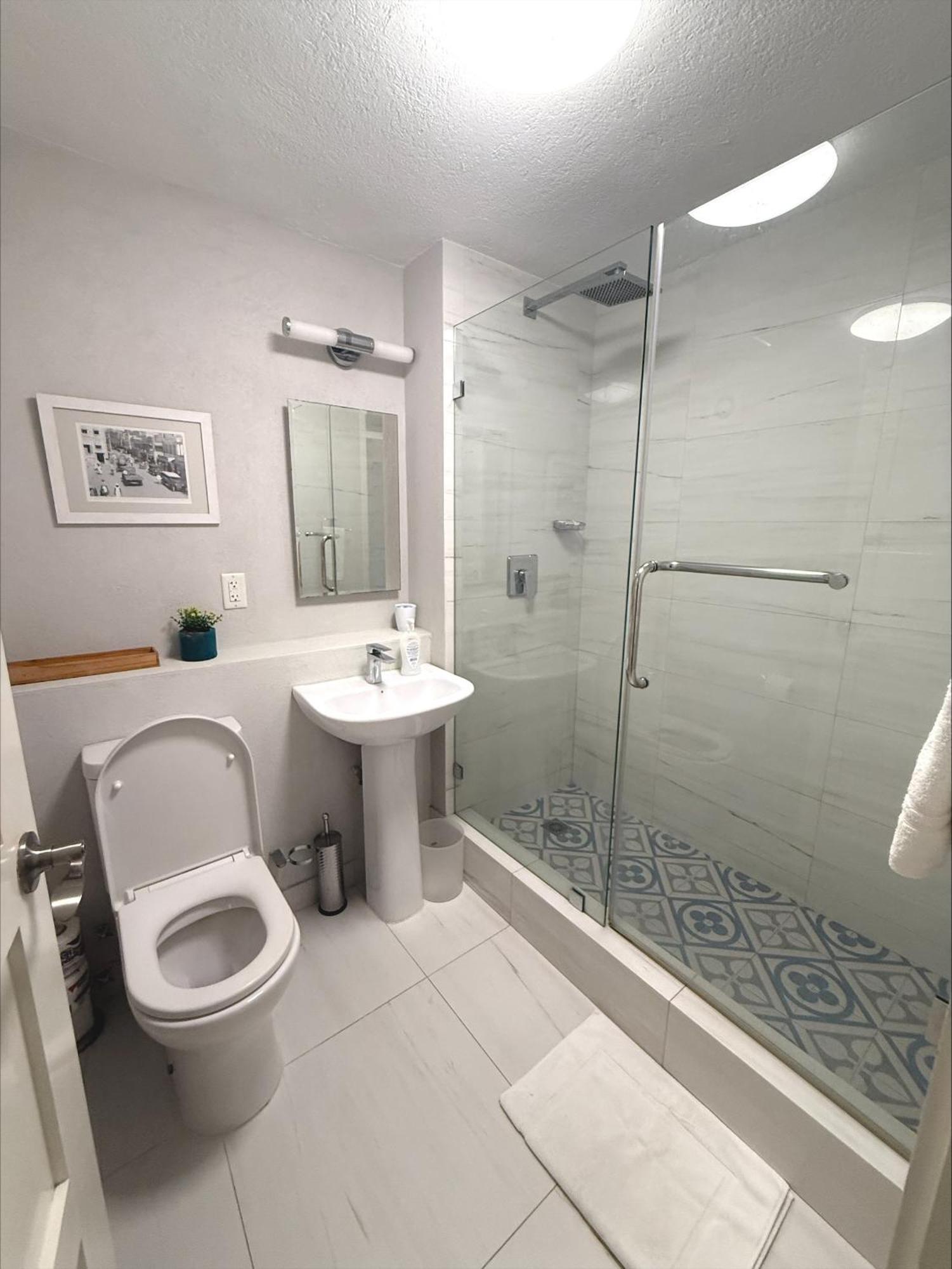 8 Banyan Court Apartment *
